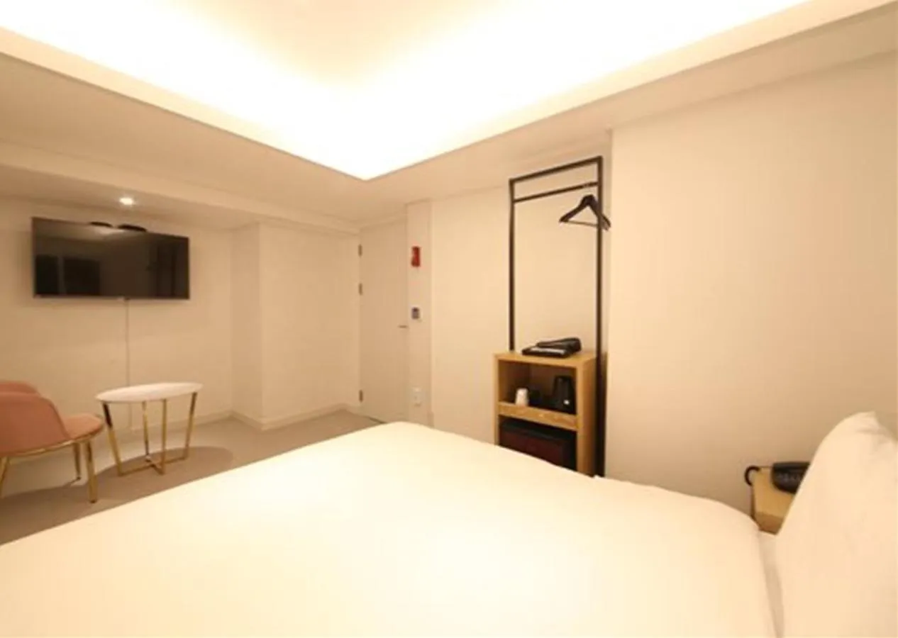 Busan Seomyeon Business Hotel J7 2*,